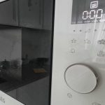 Come il limone e il vapore diventano generali contro il grasso: la lotta nel microonde come-il-limone-e-il-vapore-diventano-generali-contro-il.jpg